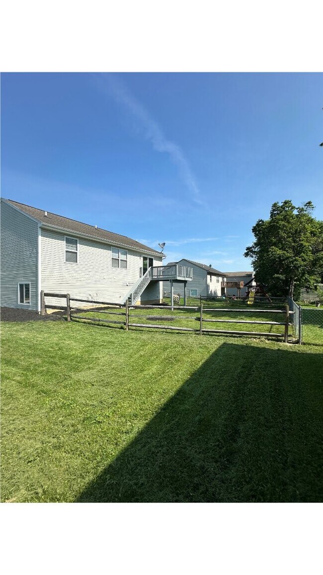 Building Photo - 6536 Oak Crest Dr