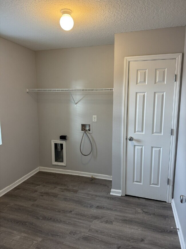 Building Photo - FOR RENT!!!!!-   2nd months rent is FREE!!!!