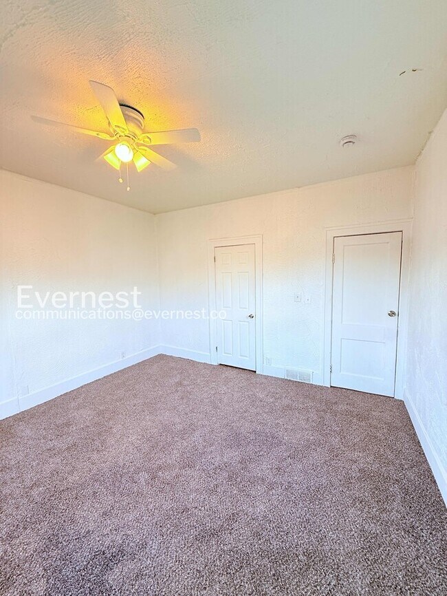 Building Photo - Charming Home with Fenced Yard & Hookups / 3 Beds & 1 Bath / Voucher Accepted / Pets Not Allowed ...