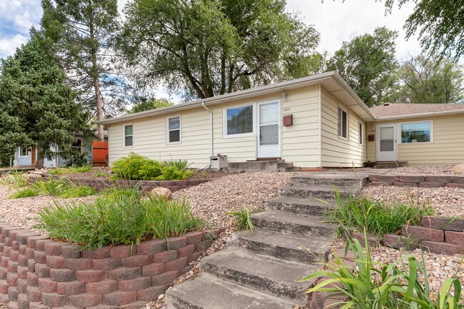 Building Photo - 1411 Custer Ave