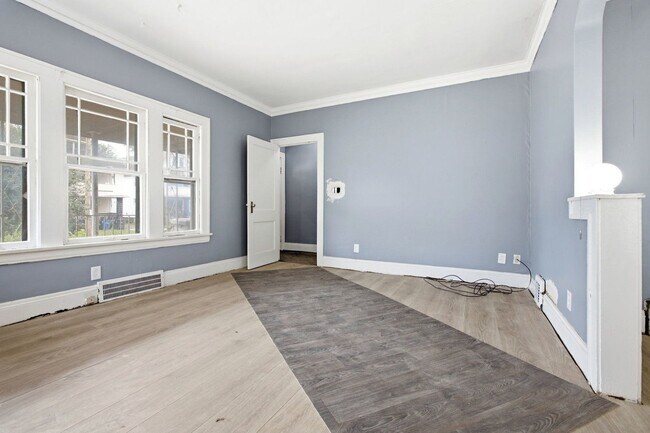 Building Photo - 12313 Rexford Ave
