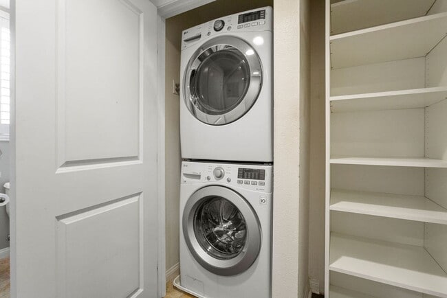 Building Photo - Entertainers Delight in Aliso Viejo!