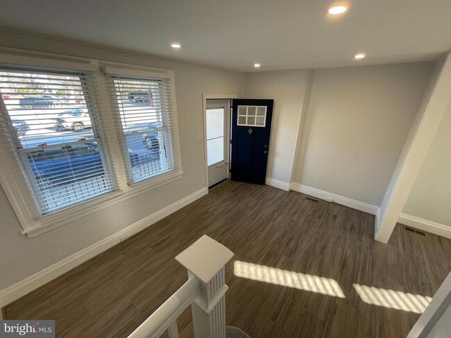 Building Photo - 760 W Railroad Ave