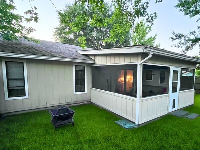 Building Photo - 3/2 updated & near the base!