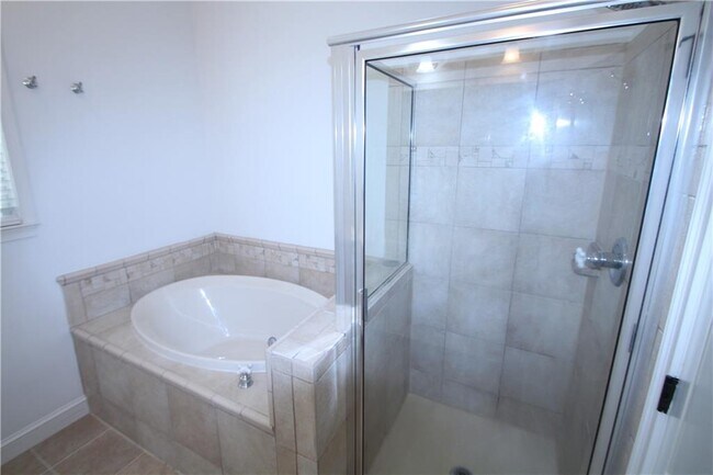 Building Photo - 11 Perimeter Center E