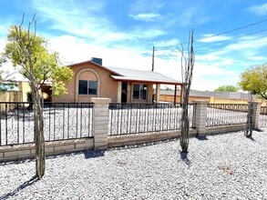 Building Photo - 2235 E Victory Dr