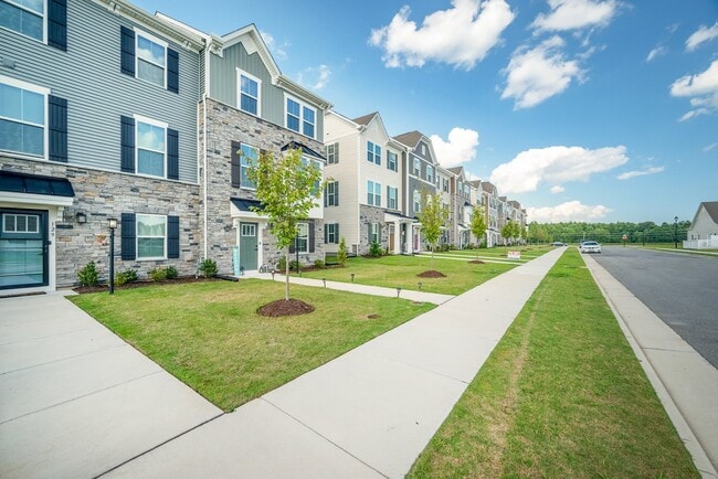 Building Photo - 133 Cedar Crst Dr