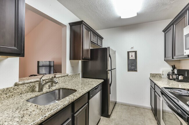 Building Photo - 1100 Augusta Dr