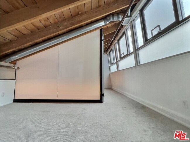 Building Photo - 500 Molino St