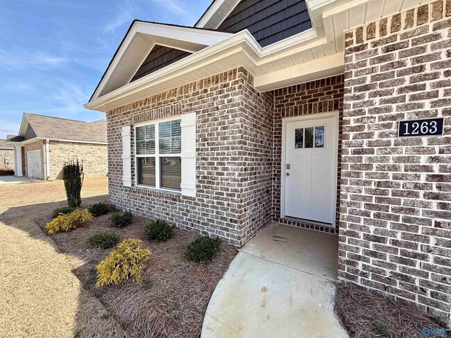 Building Photo - 1263 Eidson St