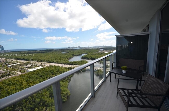 Primary Photo - 16385 Biscayne Blvd