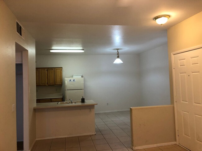 Building Photo - 2nd floor unit in gated East side communit...