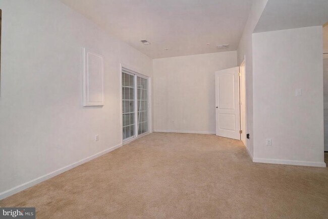 Building Photo - 43275 Mitcham Square