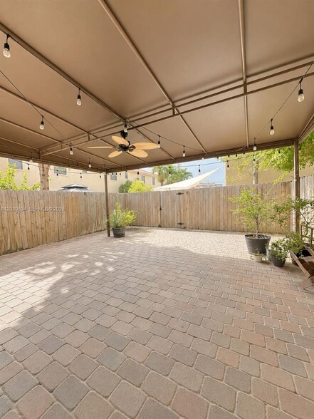 Building Photo - 16320 SW 71st Ter