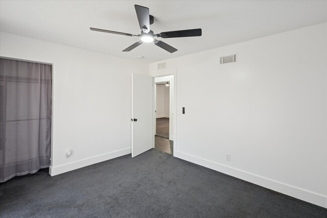 Building Photo - MOVE-IN READY! (Pet Friendly)