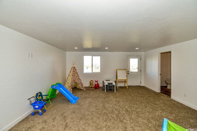 Building Photo - 15030 Gallant Dr