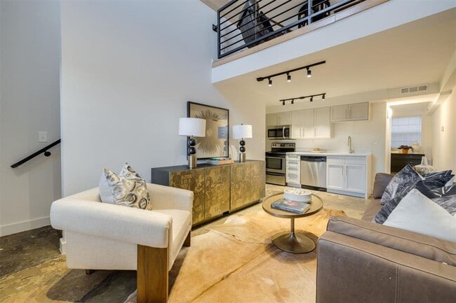 Building Photo - One bedroom loft in Midtown OKC!