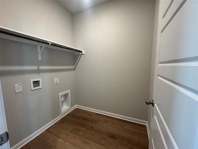 Building Photo - 423 Cross Barn Blvd