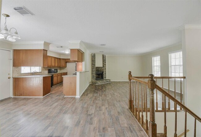 Building Photo - 2915 Valley Rose Dr