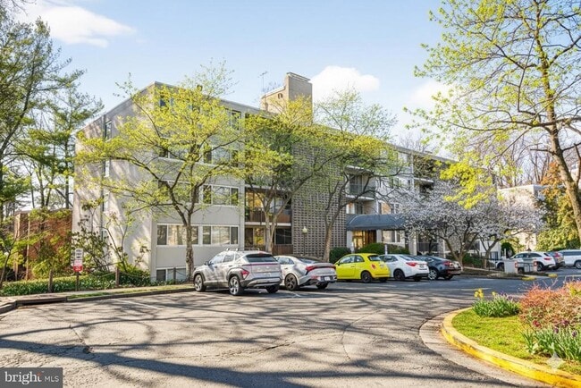 Building Photo - 4420 Briarwood Ct N