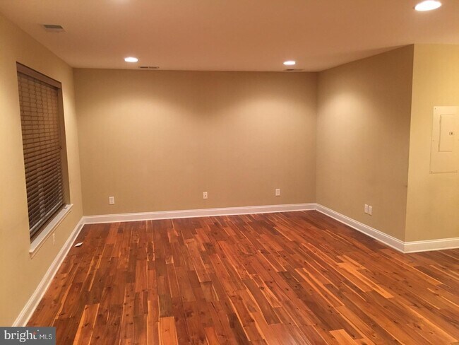 Building Photo - 16 Belmont Ave