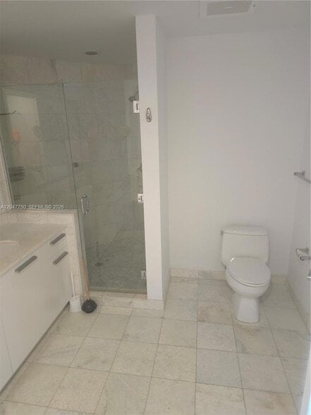 Building Photo - 1060 Brickell Ave