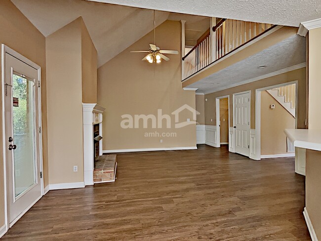 Building Photo - 620 Woodhaven Dr