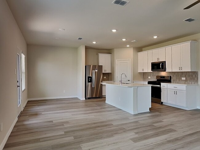 Building Photo - 507 Clover Crk Dr