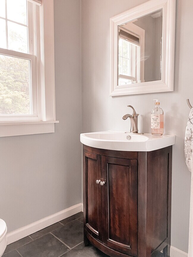 1/2 bath - 61 Lexington Pky