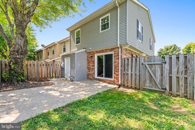 Building Photo - 15001 Cherrydale Dr