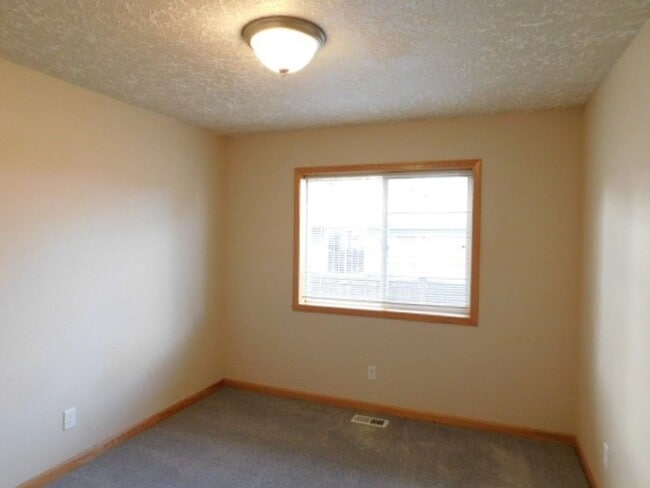 Building Photo - 3Bd/2Ba Single Story House - Available Soon!