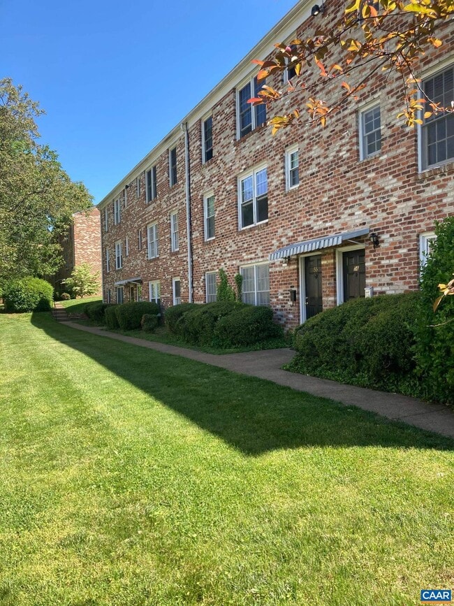 Building Photo - 2527 HYDRAULIC Rd