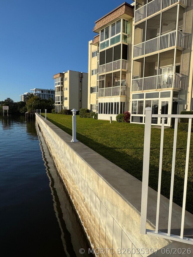 Building Photo - 650 Snug Harbor Dr