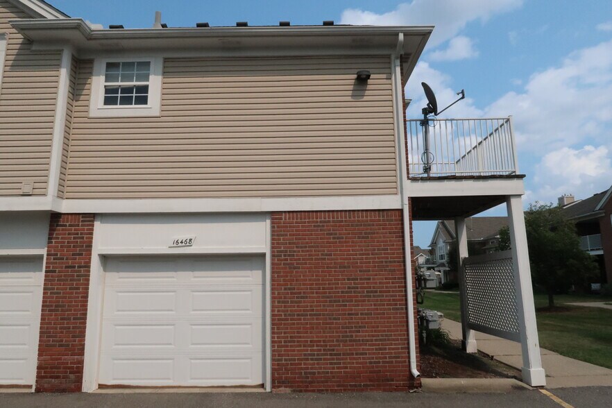Building Photo - 16468 Radison Dr