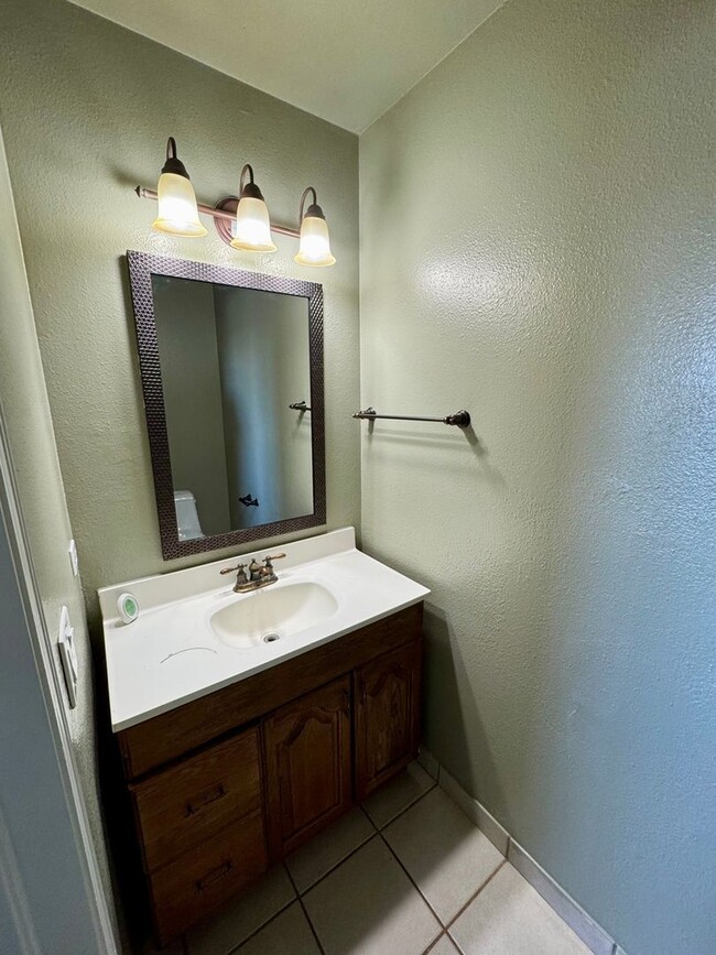 Building Photo - Charming 2BR Condo in Denver