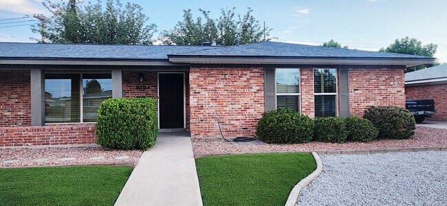 Building Photo - 9104 W H Burges Dr