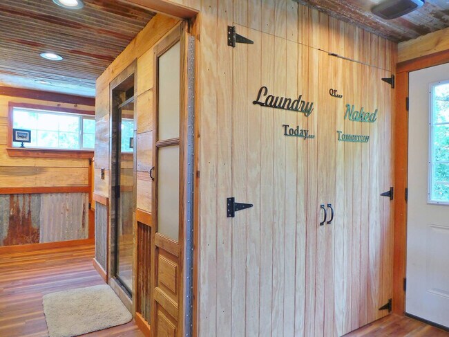 Building Photo - 8625 Grassbur Rd