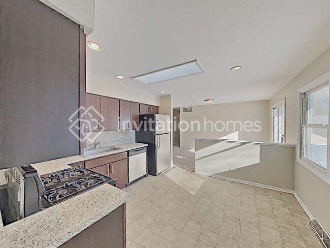 Building Photo - 605 Lindale St