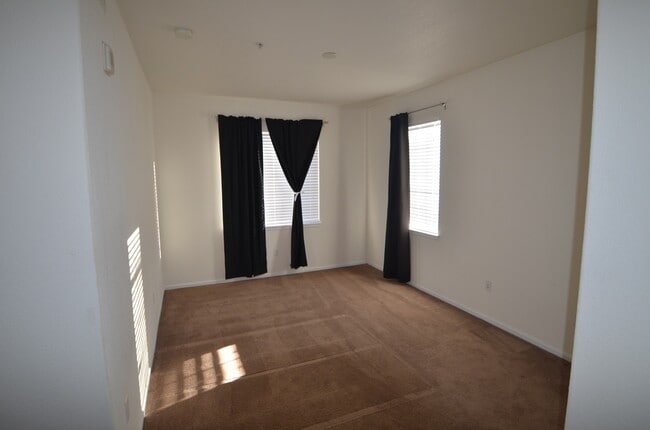 Building Photo - 15700 E Jamison Dr
