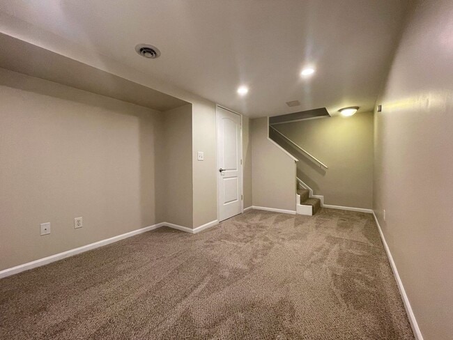 Building Photo - 2575 Olde Hill Ct N