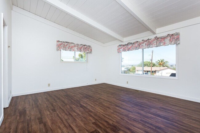 Building Photo - Large Traditional Home in La Mesa!