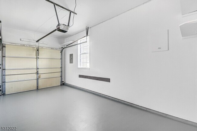 Building Photo - 184 Aster Ct