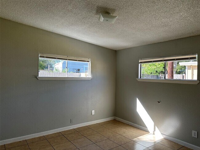 Building Photo - 3359 Frick Rd