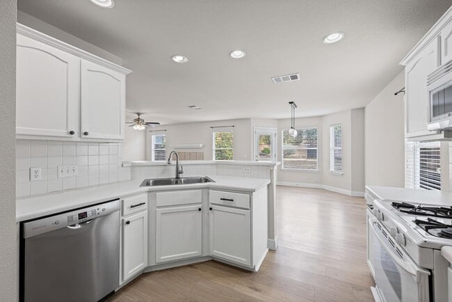 Building Photo - 336 Celery Loop