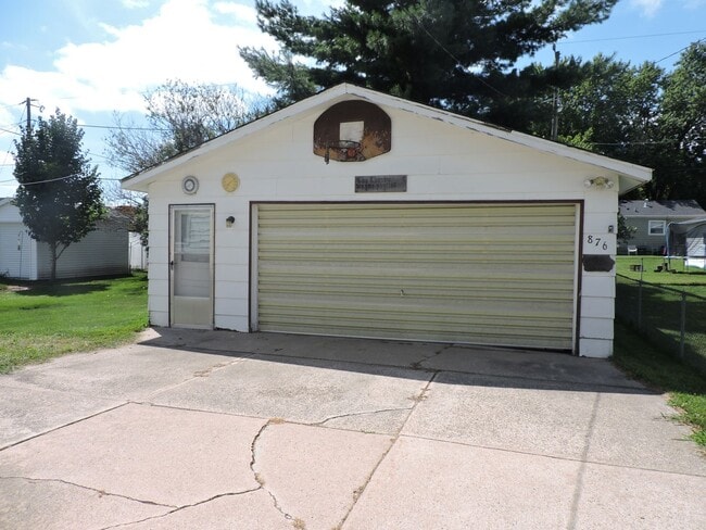 Building Photo - 2 bedroom, 1 bath house in Waterloo