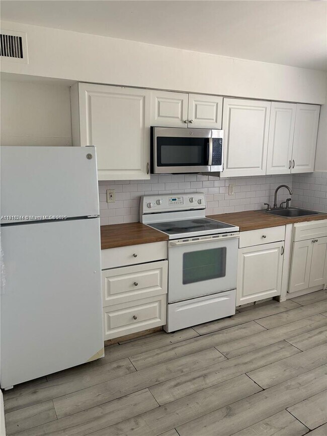 Primary Photo - 111 NW 152nd St