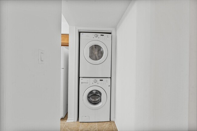 Building Photo - 3100 Walnut Bend Ln