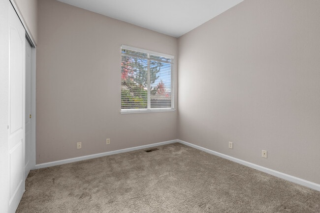 Building Photo - 2720 Avenida De Landa