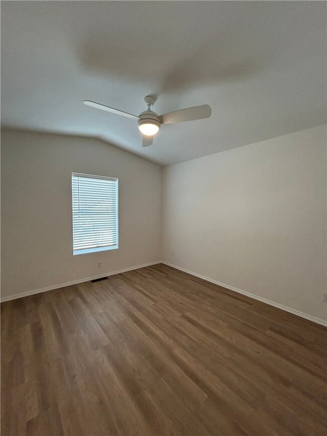 Building Photo - 2806 W Mockingbird Ln