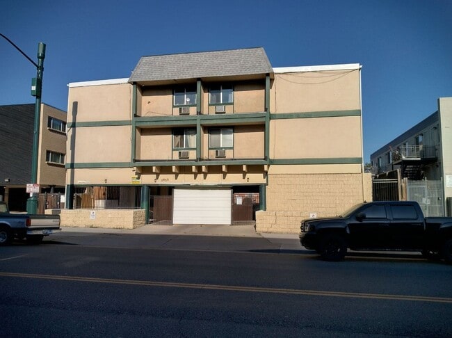Building Photo - 1425 Yosemite St